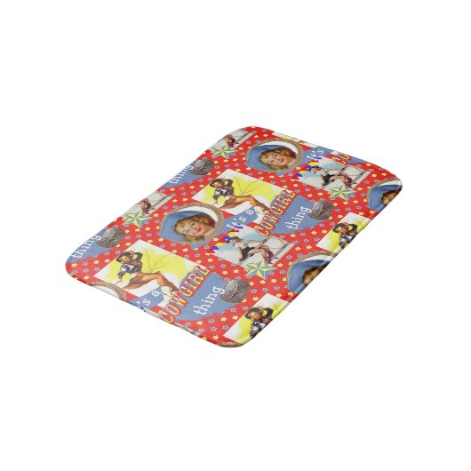 女性のカーボーイの事をロープをかけているヴィンテージの女性のカーボーイ バスマット (アングル)