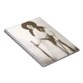 女性のカーボーイの写真ポートレートライフルを持つ， c1910 ノートブック (右側)