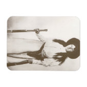 女性のカーボーイの写真ポートレートライフルを持つ, c1910 マグネット (横)