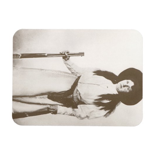 女性のカーボーイの写真ポートレートライフルを持つ， c1910 マグネット (横)