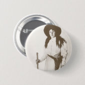 女性のカーボーイの写真ポートレートライフルを持つ, c1910 缶バッジ (正面&裏面)