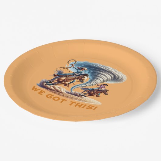 女性のカーボーイはトルネードのTシャツをローピング得「私たちは!」 ペーパープレート (アングル)