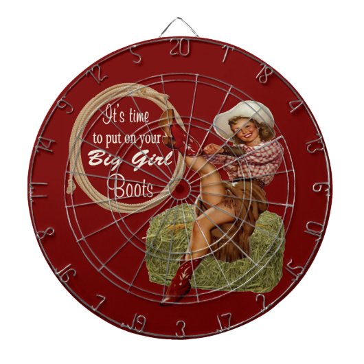 女性のカーボーイは大きいブーツ置きました ダーツボード (正面)