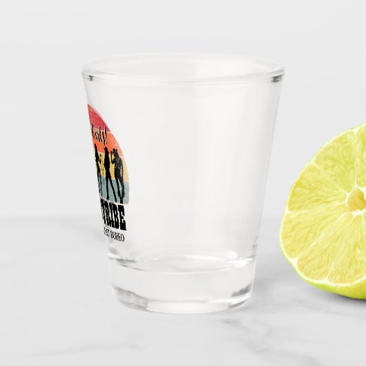 女性のカーボーイは女の子のヴィンテージ素朴な週末を行遠くにく ショットグラス (右)