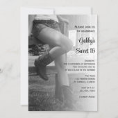 女性のカーボーイアンドフェンスバーンパーティースウィート16誕生日 招待状 (正面)