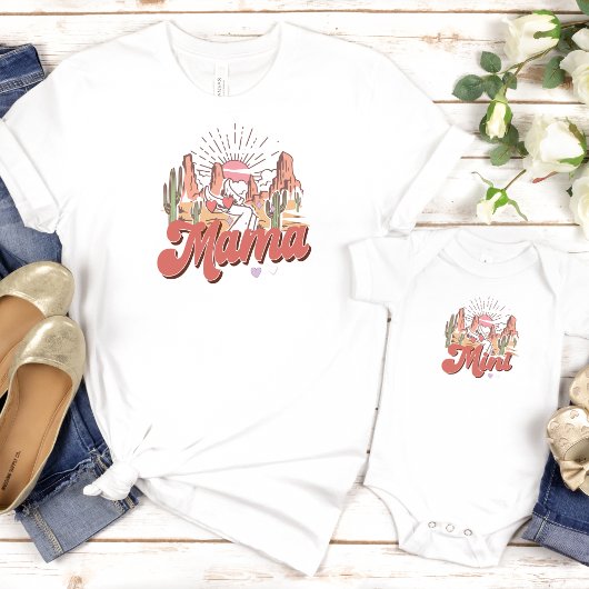 女性のカーボーイウエスタンママとマイマッチング誕生日 Tシャツ