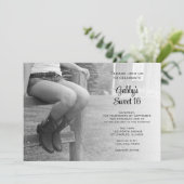 女性のカーボーイオンフェンスバーンスウィート16誕生日 招待状 (スタンド正面)