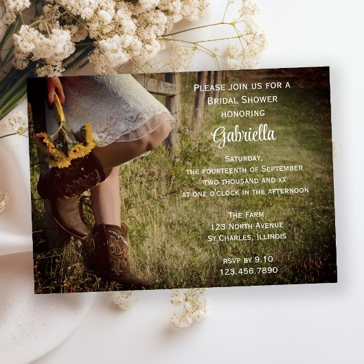 女性のカーボーイサンフラワーズカントリーウェスタンブライダルシャワー 招待状