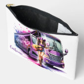 女性のカーボーイシンガーとギターとツアーバスカスタム アクセサリーポーチ (見開き)