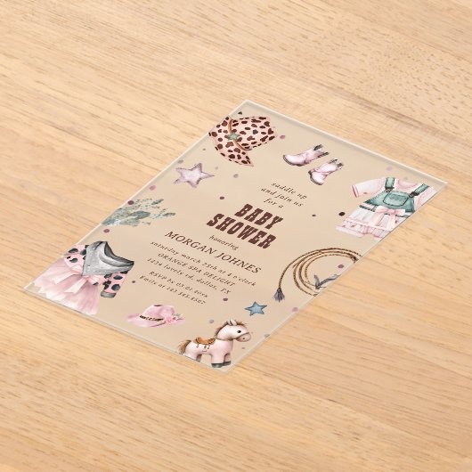 女性のカーボーイピンクウエスタンロデオベビーシャワー招待状 アクリル招待状 (レイダウン)