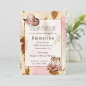 女性のカーボーイピンククリームブラウンコウィドハットブーツ 招待状 (スタンド正面)