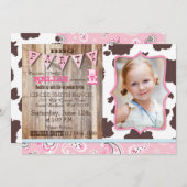 女性のカーボーイピンクバンダンナウェスタンテーマ誕生日 招待状 (正面/裏面)