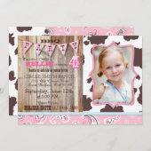 女性のカーボーイピンクバンダンナウェスタンテーマ誕生日 招待状 (正面/裏面)