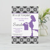 女性のカーボーイベビーシャワー招待状(紫) 招待状 (スタンド正面)