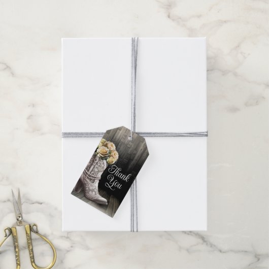 女性のカーボーイレースブーツ&ホワイトフラワーズ素朴ブライダル ギフトタグ (より糸付き)