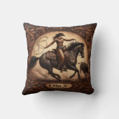 女性のカーボーイローピングアットロデオイベントイン動作 クッション (裏面)