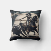 女性のカーボーイローピングアブルアットサンセットロデオイベント クッション (裏面)