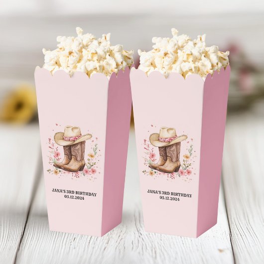 女性のカーボーイワイルドフラワーズバッシュ誕生日 | ピンクの西 フェイバーボックス