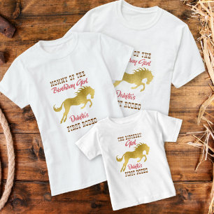 女性のカーボーイ最初のロデオ金ゴールド馬の誕生日マッチング Tシャツ