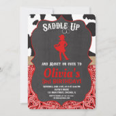 女性のカーボーイ誕生日の招待黒い赤い牛のプリント 招待状 (正面)