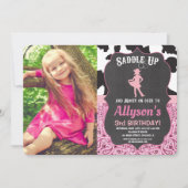 女性のカーボーイ誕生日バンダナ牛のプリント写真 招待状 (正面)