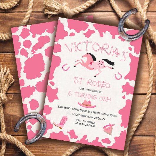 女性のカーボーイ1stロデオ牛のパターン誕生日パーティー 招待状