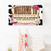 女性のカーボーイ、ピンク誕生日、ようこそ 横断幕 (インサイチュ)