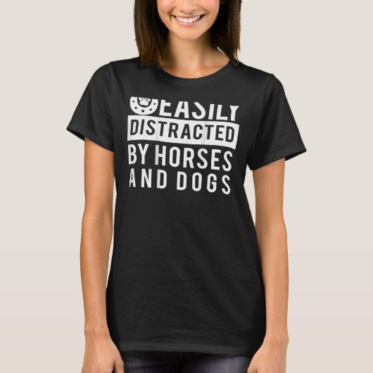 女性のカーボーイEのために馬や犬に容易に気を取られる Tシャツ (正面)