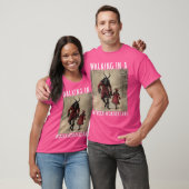 女性のクリスマス ウィンター・ワンダーランドを歩くクランプス Tシャツ (ユニセックス)