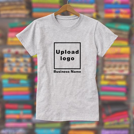 女性のグレーTシャツのビジネス名とロゴ Tシャツ