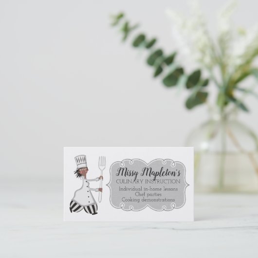 女性のシェフのアフリカ系アメリカ人のケイタリングビジネスカード 名刺 (スタンド正面)