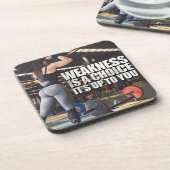 女性のトレーニングインスピレーション – 弱さは選択である コースター (左側)