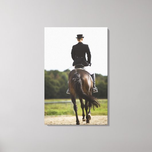 女性のドレッサーライダーの運動の背面 キャンバスプリント (正面)