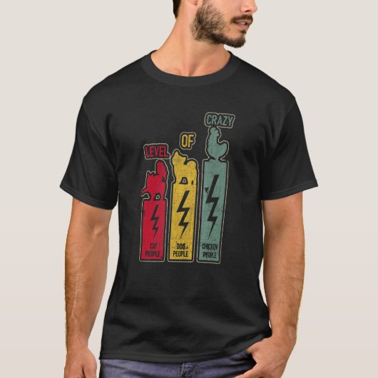 女性のニワトリに対する狂気レベル ニワトリの人 Tシャツ (正面)