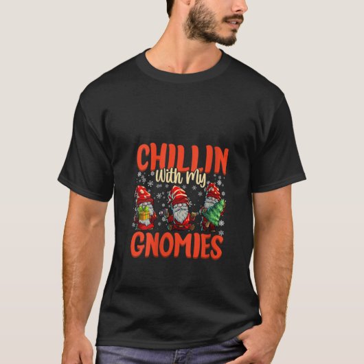 女性のノーム仲間とリラックス 女性の3つのクリスマス Tシャツ (正面)
