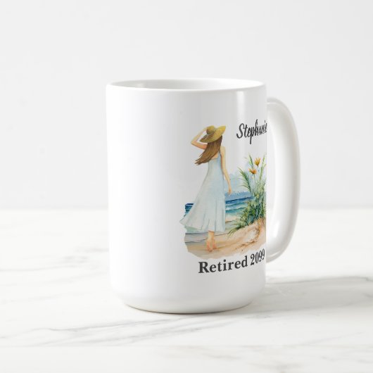 女性のビーチと花をテーマにした退職 コーヒーマグカップ (正面右)