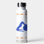 女性のピラティスのシルエット – 青、緑、オレンジ ウォーターボトル (左面)