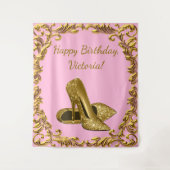 女性のピンクゴールドハイヒール誕生日バックドロップ タペストリー (正面)