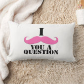 女性のピンクIの口ひげ質問 ランバークッション (ブランケット)