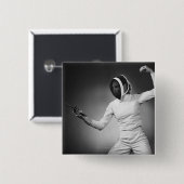 女性のフェンシング 缶バッジ (正面&裏面)