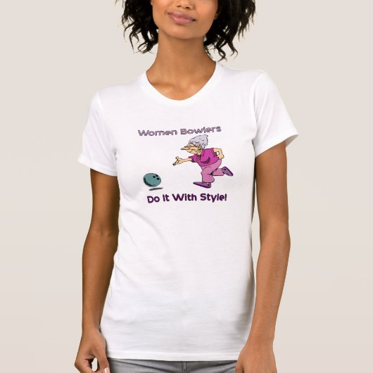 女性のボウリングをする人、クリケットの投手 Tシャツ (正面)