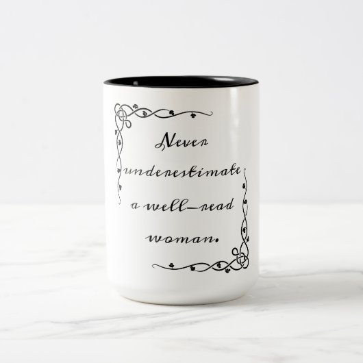 女性のマグを軽読く見せない ツートーンマグカップ (中央)