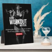 女性のモチベーション – すべてのトレーニング問題 – ジム フォトプラーク (側面)