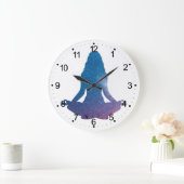 女性のヨガ練習 – 背景色を選択 ラージ壁時計 (ホーム)