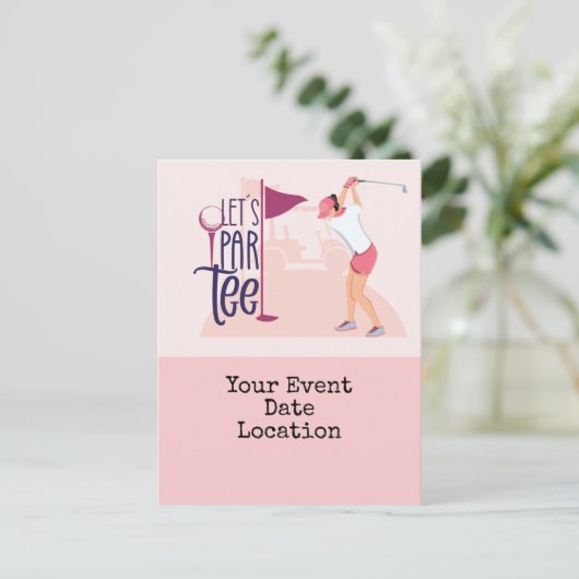 女性のレディーゴルファーのデートを救うためにパーでティーを選ぼう ポストカード (スタンド正面)
