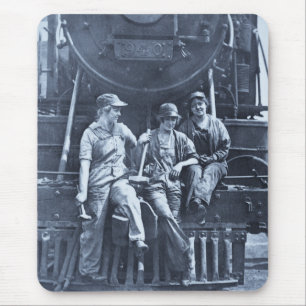 女性のロコモーティブの整備士1918 WWI マウスパッド