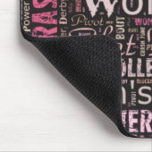 女性のローラーのダービーの文字のコラージュ マウスパッド (コーナー)