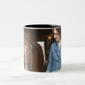 女性の一流の馬 ツートーンマグカップ (中央)