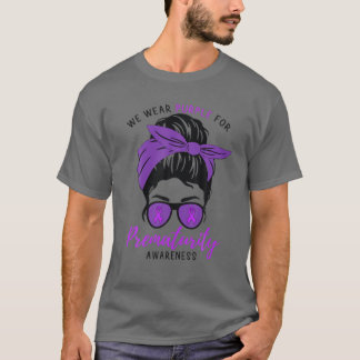 女性の乱れは、未熟のアワのために衣服パープルに Tシャツ