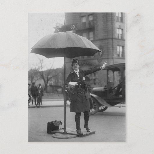 女性の交通警官 – ヴィンテージ ポストカード (正面)